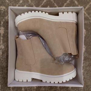 NIB Women's ankle boots